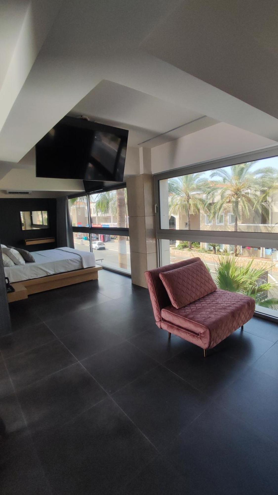 Summertime Signature Suites Agia Marina Exteriér fotografie