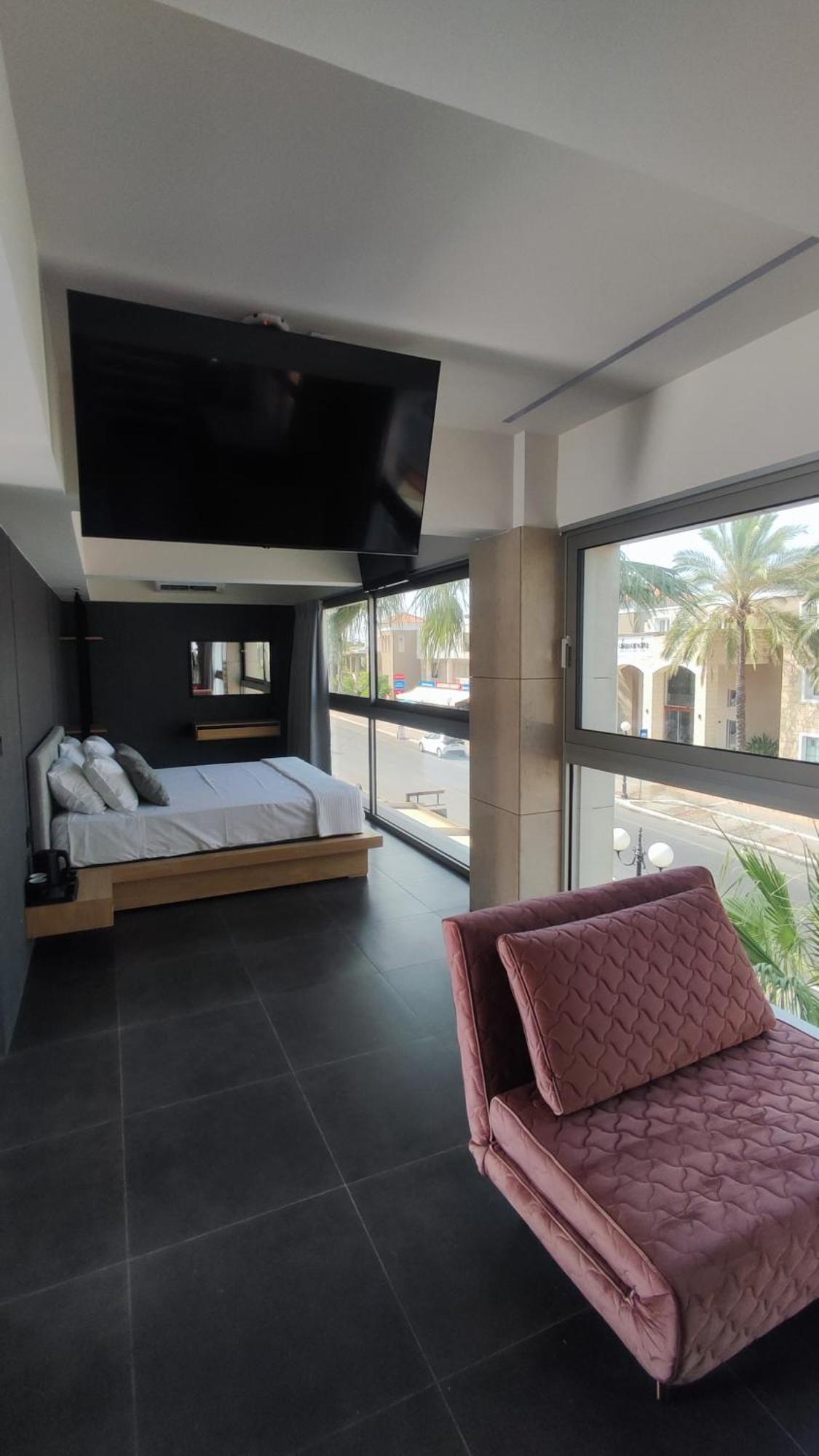 Summertime Signature Suites Agia Marina Exteriér fotografie